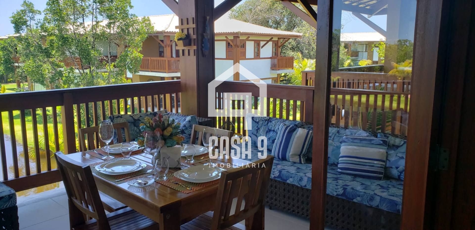 Apartamento superior a venda com 2 quartos mobiliado no condomínio Vila da Enseada em Praia do Forte Bahia