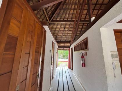 Apartamento térreo a venda com 2 suítes no Village das Acácias Piscinas Naturais Praia do Forte Bahia
