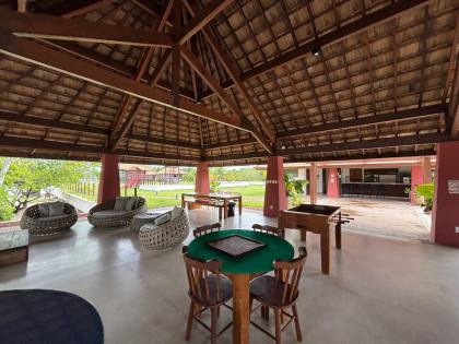 Apartamento térreo a venda com 2 suítes no Village das Acácias Piscinas Naturais Praia do Forte Bahia
