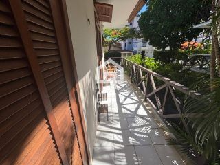 Apartamento térreo a venda com 2 quartos mobiliado próximo da VILA em Praia do Forte Bahia