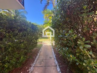 Apartamento térreo a venda com 2 quartos mobiliado próximo da VILA em Praia do Forte Bahia