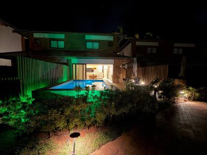 Casa com 03 suítes mobiliada pé na areia piscina privativa no condomínio Marlua em Itacimirim Bahia