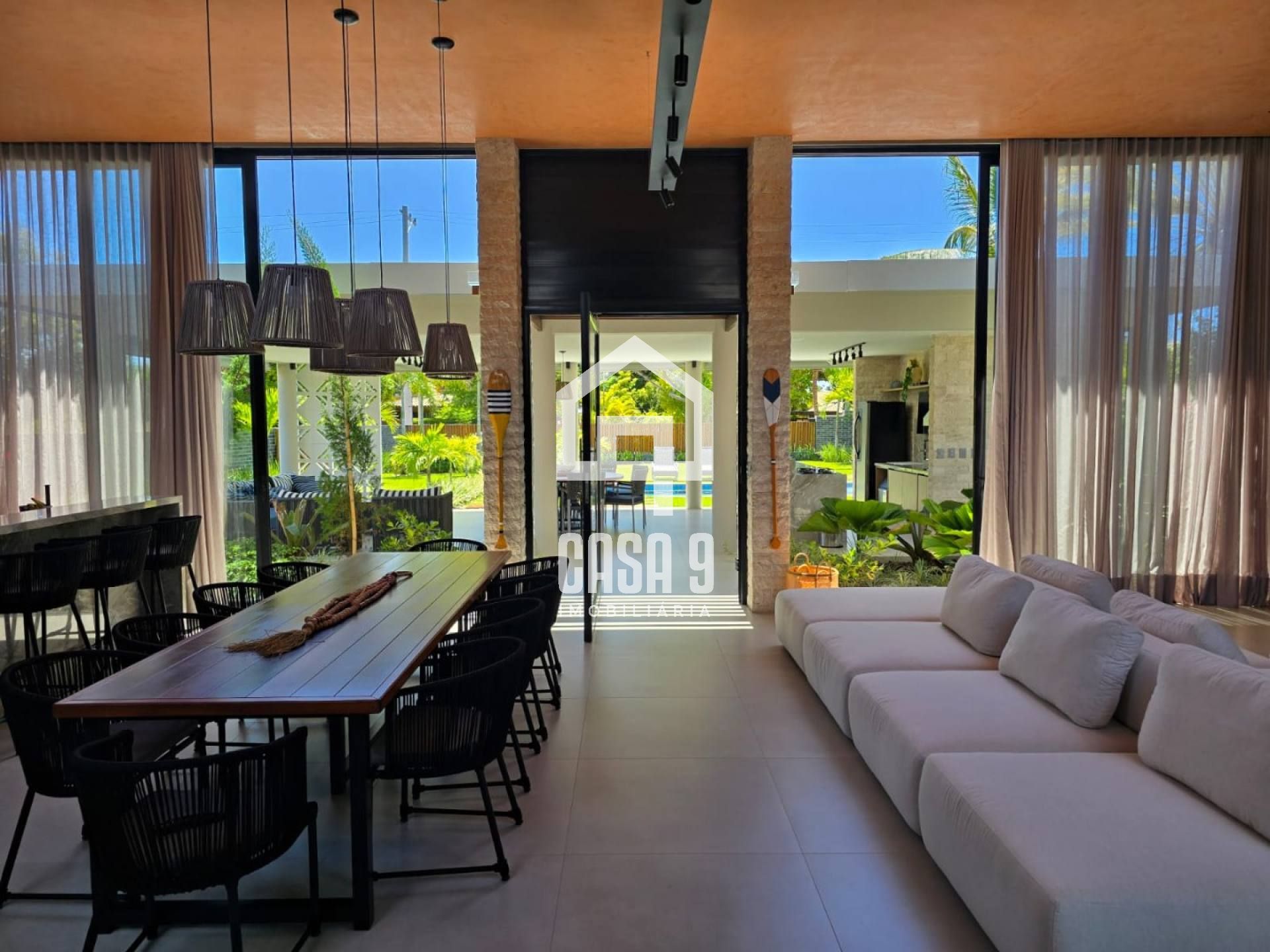 Casa térrea mobiliada com 5 suítes a venda no condomínio Enseada Praia da Espera em Itacimirim Bahia