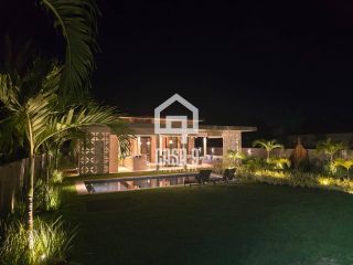 Casa térrea mobiliada com 5 suítes a venda no condomínio Enseada Praia da Espera em Itacimirim Bahia