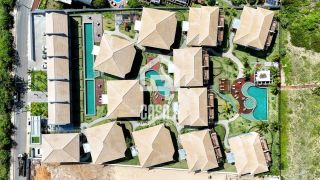 Apartamento térreo duplex com 2 suítes a venda no condomínio Bali Exclusive em Itacimirim Bahia