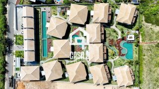 Apartamento mobiliado térreo com 3 suítes frontal mar a venda no condomínio Bali Exclusive em Itacimirim Bahia