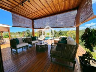 Casa mobiliada com 5 suítes a venda no condomínio Praia Bella em Praia do Forte Bahia