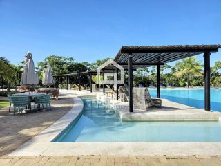 Casa mobiliada com 5 suítes a venda no condomínio Praia Bella em Praia do Forte Bahia