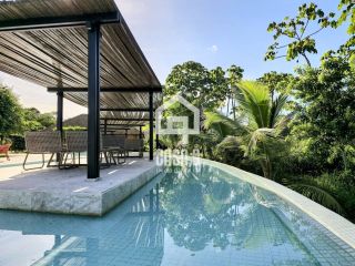 Casa mobiliada com 5 suítes a venda no condomínio Praia Bella em Praia do Forte Bahia