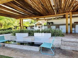 Casa mobiliada com 5 suítes a venda no condomínio Praia Bella em Praia do Forte Bahia