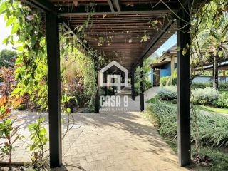 Casa mobiliada com 5 suítes a venda no condomínio Praia Bella em Praia do Forte Bahia