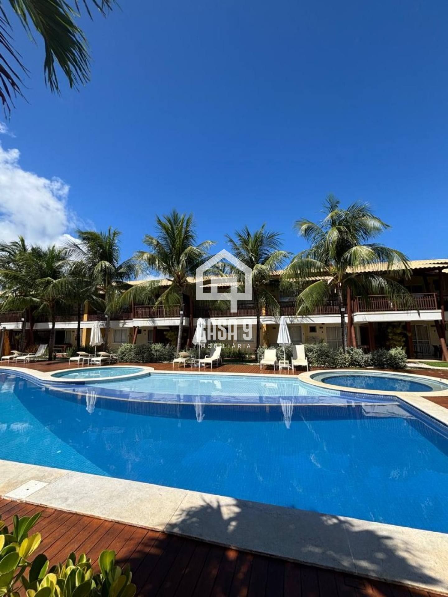 Apartamento superior mobiliado com 3 suítes a venda no condomínio Vila das Flores em Itacimirim Bahia