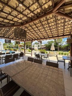 Apartamento superior mobiliado com 3 suítes a venda no condomínio Vila das Flores em Itacimirim Bahia