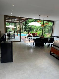 Casa duplex mobiliada com 5 quartos a venda no condomínio Fazenda em Praia do Forte Bahia