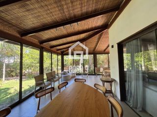 Casa mobiliada com 04 suítes a venda no Alto da Constância em Praia do Forte Bahia