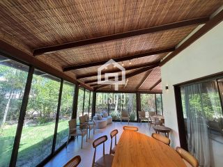 Casa mobiliada com 04 suítes a venda no Alto da Constância em Praia do Forte Bahia