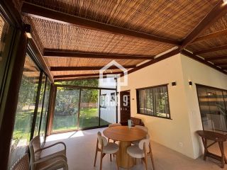 Casa mobiliada com 04 suítes a venda no Alto da Constância em Praia do Forte Bahia