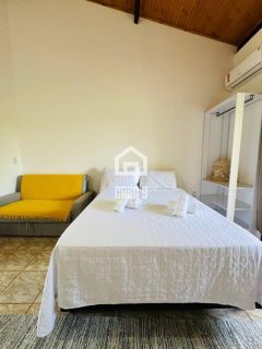 Apartamento para locação anual com 1 suíte na avenida principal de Imbassai Bahia