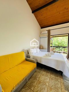 Apartamento para locação anual com 1 suíte na avenida principal de Imbassai Bahia