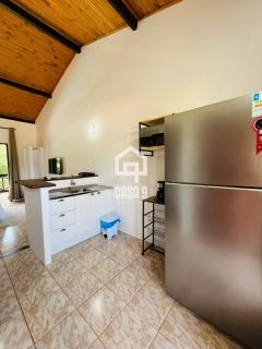 Apartamento para locação anual com 1 suíte na avenida principal de Imbassai Bahia