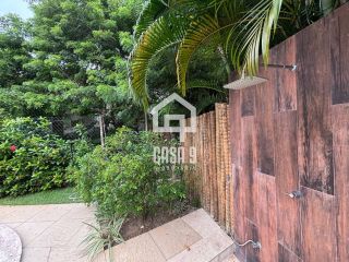 Apartamento térreo para locação anual com 1 suíte na vila de Praia do Forte Bahia