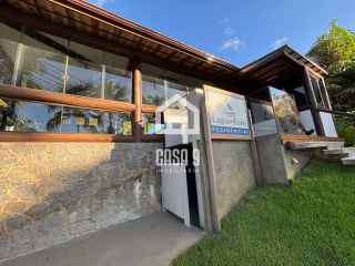 Apartamento térreo mobiliado para venda com 2 suítes e acesso privativo a praia em Praia do Forte Bahia