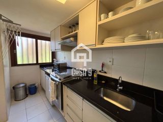 Apartamento térreo mobiliado para venda com 2 suítes e acesso privativo a praia em Praia do Forte Bahia