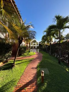Apartamento térreo mobiliado para venda com 2 suítes e acesso privativo a praia em Praia do Forte Bahia
