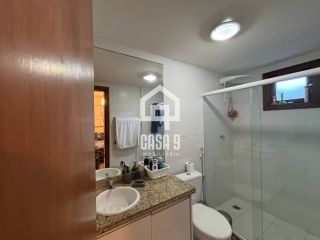 Apartamento térreo mobiliado para venda com 2 suítes e acesso privativo a praia em Praia do Forte Bahia