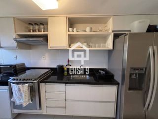 Apartamento térreo mobiliado para venda com 2 suítes e acesso privativo a praia em Praia do Forte Bahia