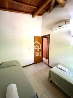 Apartamento térreo a venda com 2 suítes na Vila de Praia do Forte Bahia