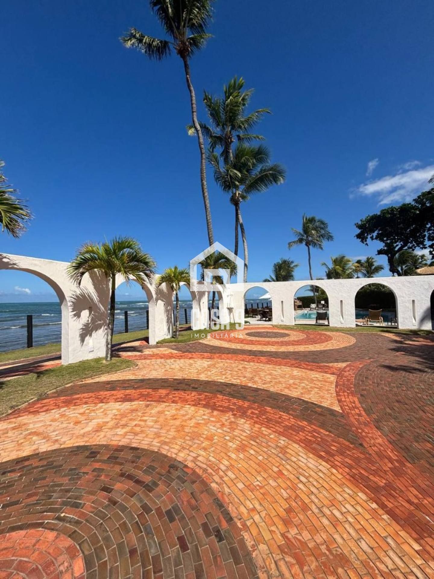 Apartamento duplex a venda com 4 quartos 2 suítes pé na areia na Vila de Praia do Forte Bahia