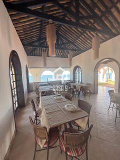Apartamento duplex a venda com 4 quartos 2 suítes pé na areia na Vila de Praia do Forte Bahia