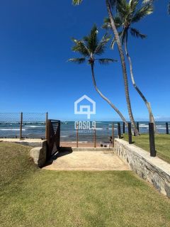 Apartamento duplex a venda com 4 quartos 2 suítes pé na areia na Vila de Praia do Forte Bahia