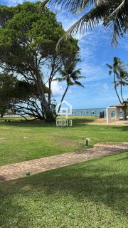 Apartamento duplex a venda com 2 suítes frontal mar pé na areia na Vila de Praia do Forte Bahia