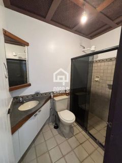 Apartamento duplex a venda com 2 suítes frontal mar pé na areia na Vila de Praia do Forte Bahia