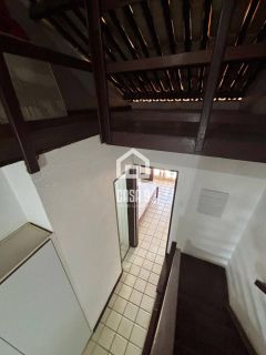 Apartamento duplex a venda com 2 suítes frontal mar pé na areia na Vila de Praia do Forte Bahia