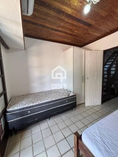 Apartamento duplex a venda com 2 suítes frontal mar pé na areia na Vila de Praia do Forte Bahia