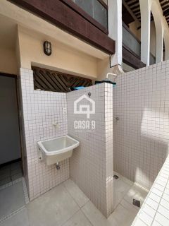 Apartamento duplex a venda com 2 suítes frontal mar pé na areia na Vila de Praia do Forte Bahia