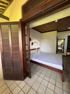 Apartamento duplex a venda com 2 suítes frontal mar pé na areia na Vila de Praia do Forte Bahia
