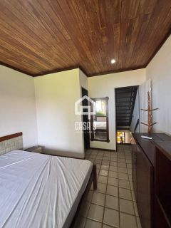 Apartamento duplex a venda com 2 suítes frontal mar pé na areia na Vila de Praia do Forte Bahia