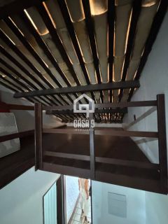 Apartamento duplex a venda com 2 suítes frontal mar pé na areia na Vila de Praia do Forte Bahia