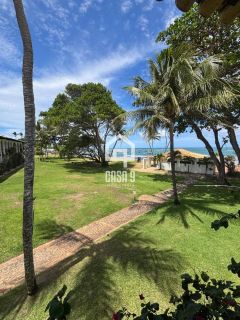 Apartamento duplex a venda com 2 suítes frontal mar pé na areia na Vila de Praia do Forte Bahia