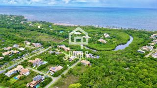 Terreno com 700m² próximo da ponte a venda no Condomínio Enseada do Castelo em Praia do Forte Bahia