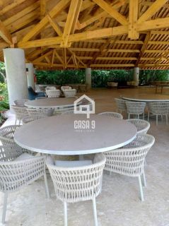 Terreno a venda com 700 m² de esquina próximo da praia no Condomínio Praia do Castelo em Praia do Forte Bahia