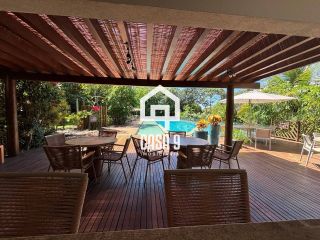 Casa mobiliada e decorada com 04 suítes e piscina privativa a venda no Alto da Constância em Praia do Forte Bahia
