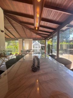 Casa mobiliada e decorada com 04 suítes e piscina privativa a venda no Alto da Constância em Praia do Forte Bahia