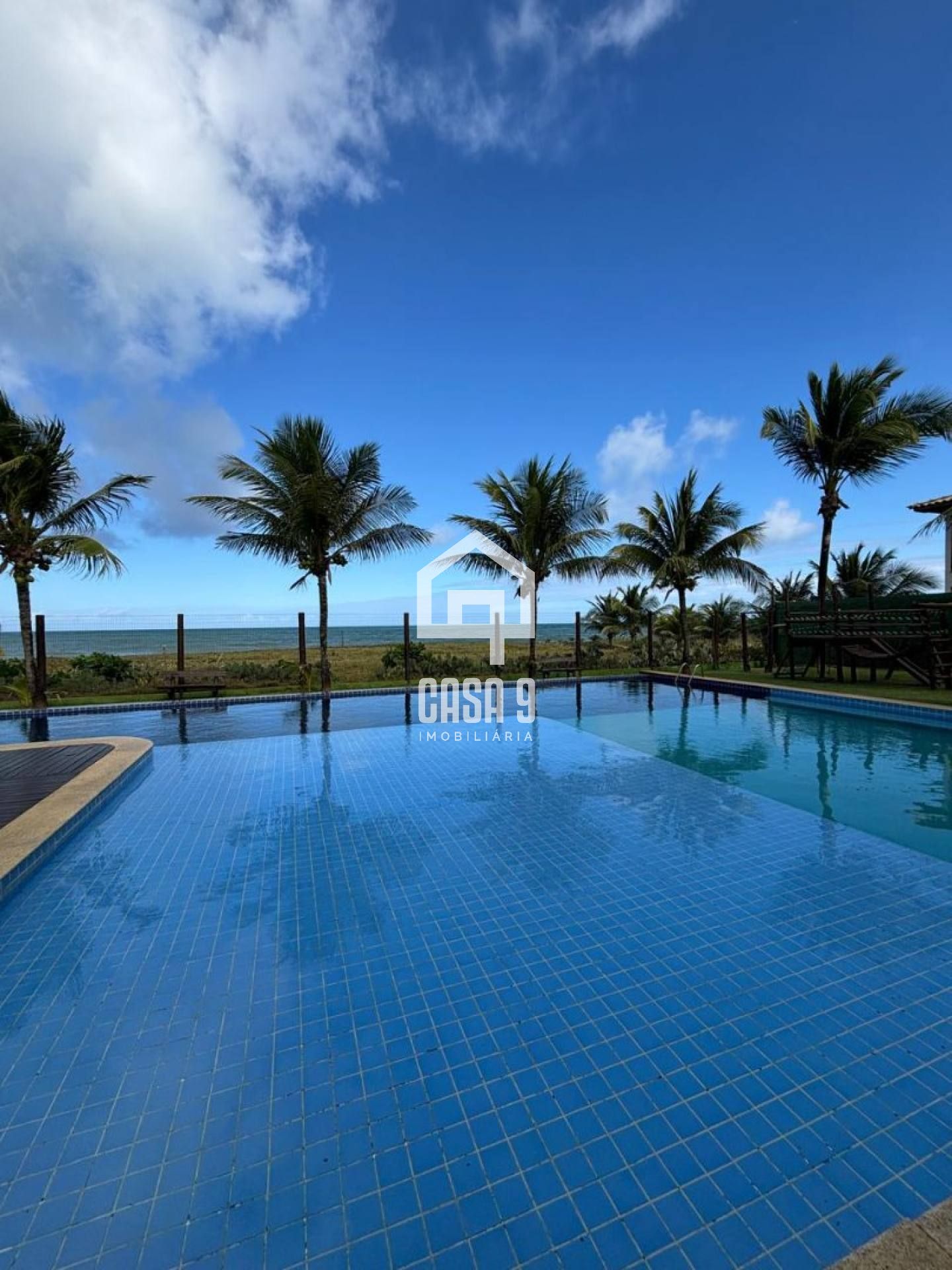 Village duplex com 3 suítes mobiliado a venda pé na areia em Itacimirim Bahia
