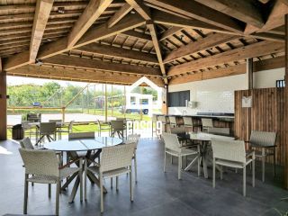 Apartamento térreo 2 quartos mobiliado para locação anual no condominio Vila do Lago Praia do Forte Bahia