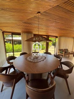 Casa para locação anual com 4 suítes decorada no condominio Alto da Constancia em Praia do Forte Bahia